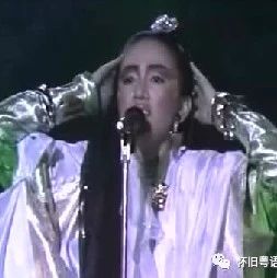 1986年草蜢为梅艳芳伴舞,经典的镜头