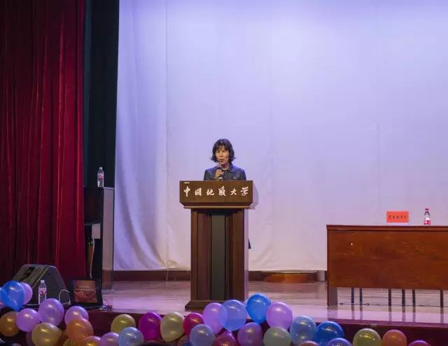 到场的嘉宾有珠宝学院副院长尹作为老师,宝石系主任包德清老师