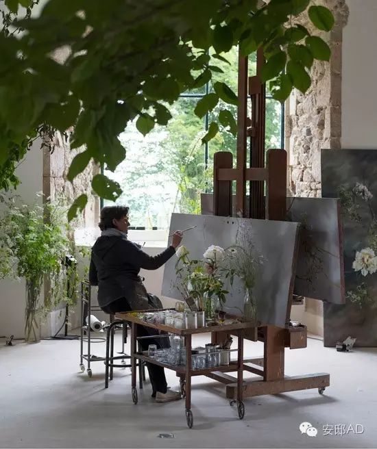 那位画花的法国女画家,她画满了家里40个房间,间间不同