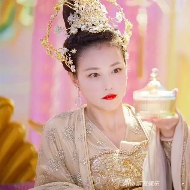 《香蜜沉沉烬如霜》周海媚杀青 惜别剧组依依不舍