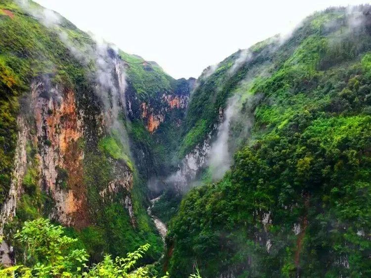 贵州第一高原湿地娘娘山山脚下,天生桥舍烹河畔风光旖旎.