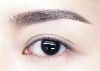 眉毛保持超过3年是个失误 超过4年是个错误 一个朋友找我咨询纹眉