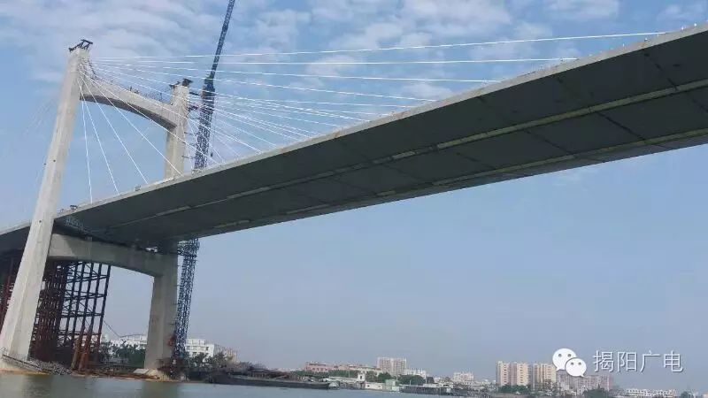 榕江特大桥是厦深铁路全线建设中的亮点,难点,榕江特大桥位于连接