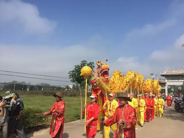 传统民俗“阿公岀行” 传统民俗“阿公岀行”