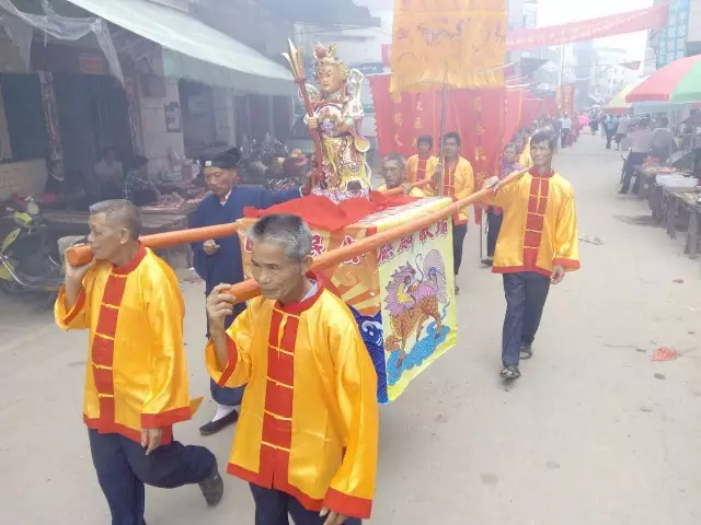 传统民俗“阿公岀行” 传统民俗“阿公岀行”