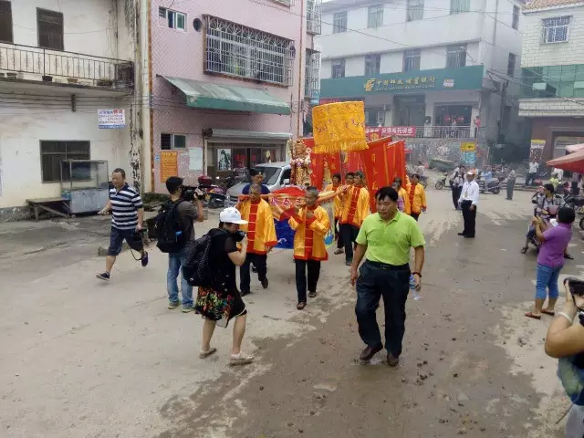 传统民俗“阿公岀行” 传统民俗“阿公岀行”