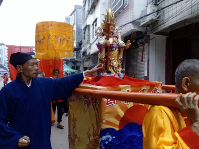 传统民俗“阿公岀行” 传统民俗“阿公岀行”