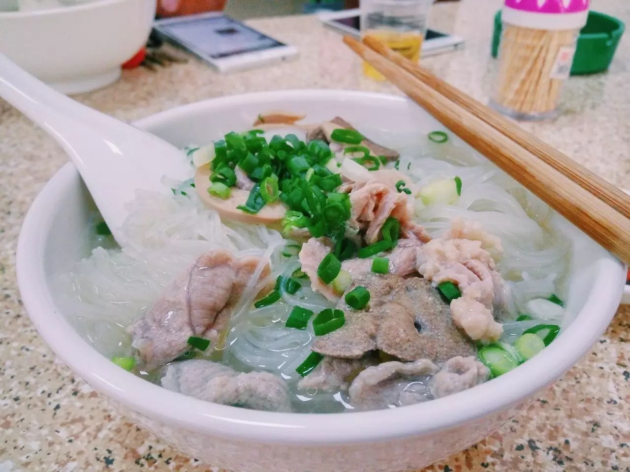 和平这家汤粉店惹了谁为何如此火爆