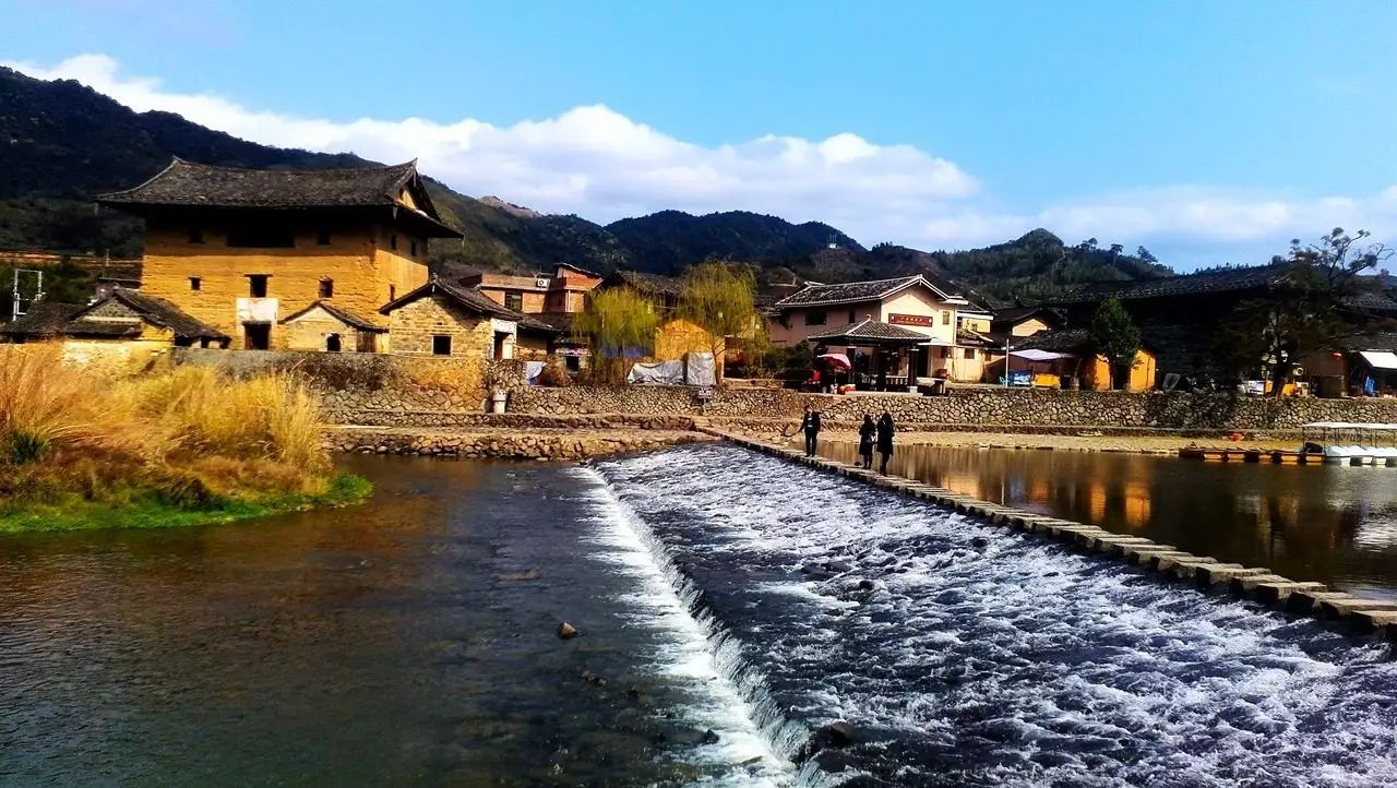 【福建旅游景点联盟】福州品尝美食参观南靖土楼,云水