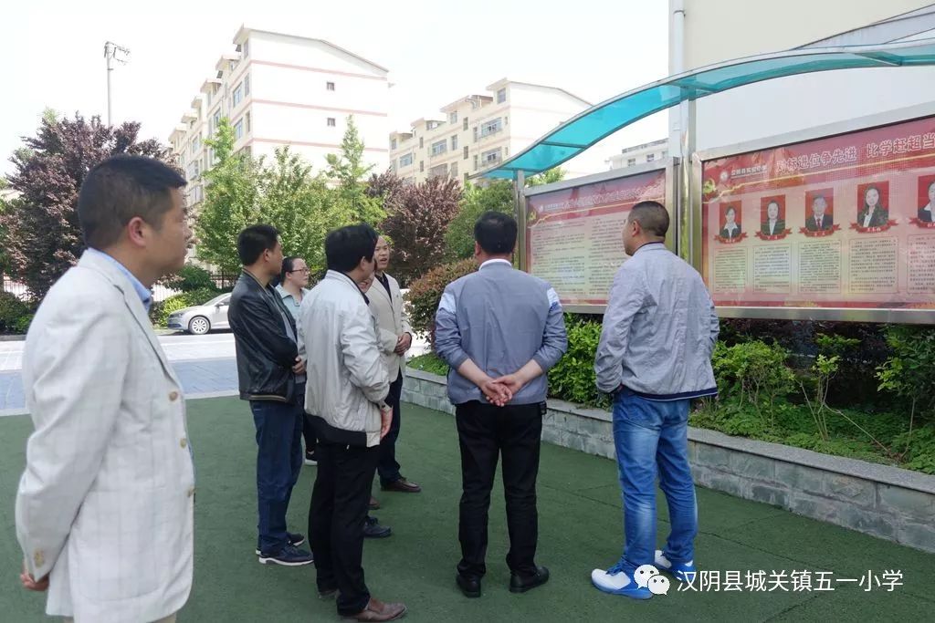 参观县示范学校和凤台小学来到实验旅游小学的党建工作日记,两所党建小学生北京经验学习图片