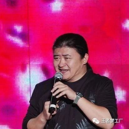 刘欢妻女近照被媒体曝光 女儿性感火辣,妻子默默地在背后支持着