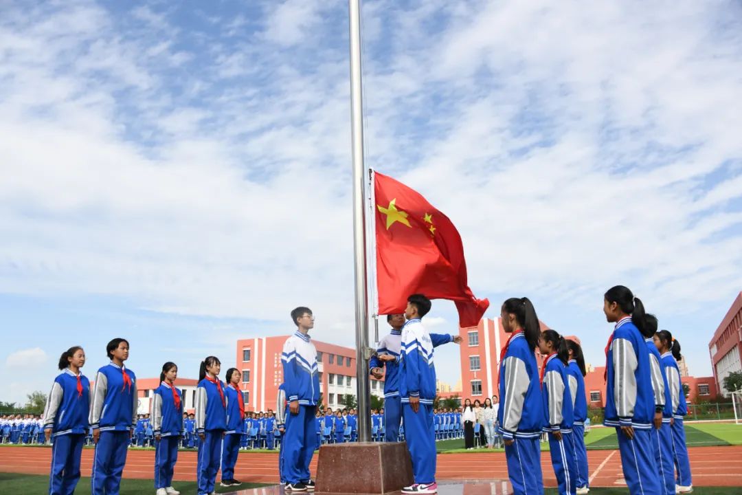 节约粮食从我做起为新区这所学校的开学典礼点赞