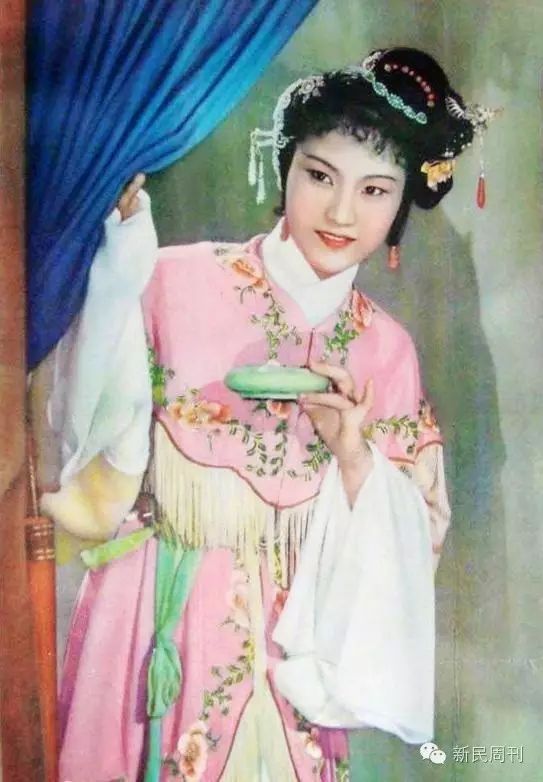 1959年越剧电影《追鱼》饰鲤鱼精
