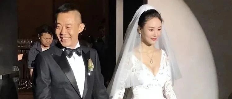 55岁侯勇三婚爱妻罕露面,美艳妖娆,小20多岁