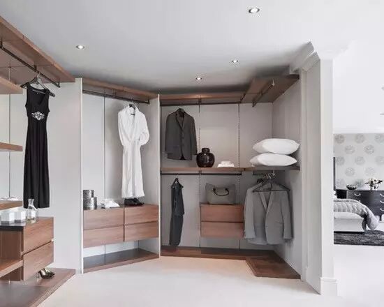 小房间放不下衣服？ 六招让你拥有小衣帽间