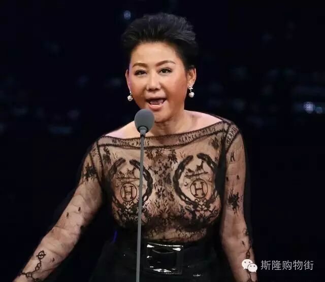 蓝心湄&ldquo;奶奶&rdquo;穿爱马仕蕾丝衣被透视