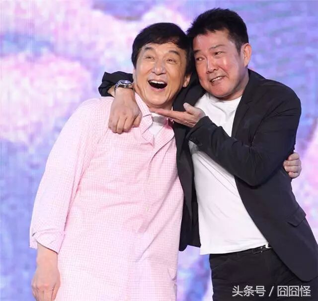 功夫巨星元彪与妻子结婚34年无绯闻,一双儿女低调不似星二代!