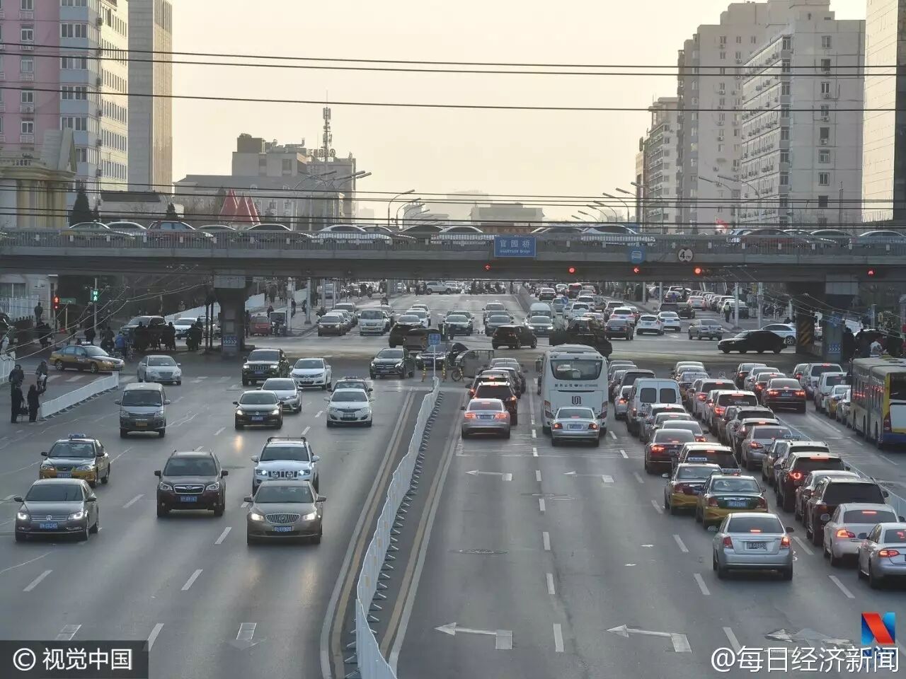 去年北京常住外來(lái)人口18年來(lái)首次減少 拐點(diǎn)來(lái)了?