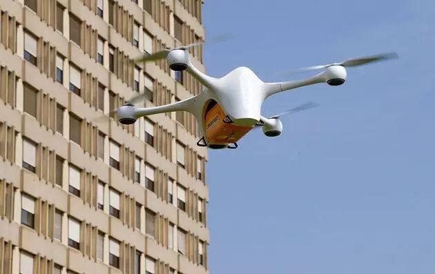 成都机场无人机扰航班被指有幕后黑手