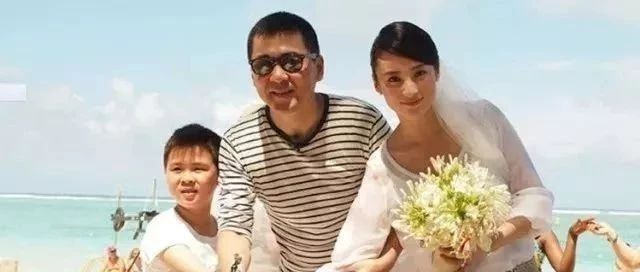 43 岁蒋勤勤生二胎:产房门口,是婚姻的照妖镜