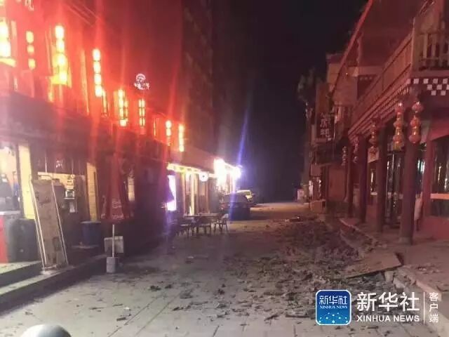  这是九寨沟景区游客中心附近受损的街区（8月8日摄）。