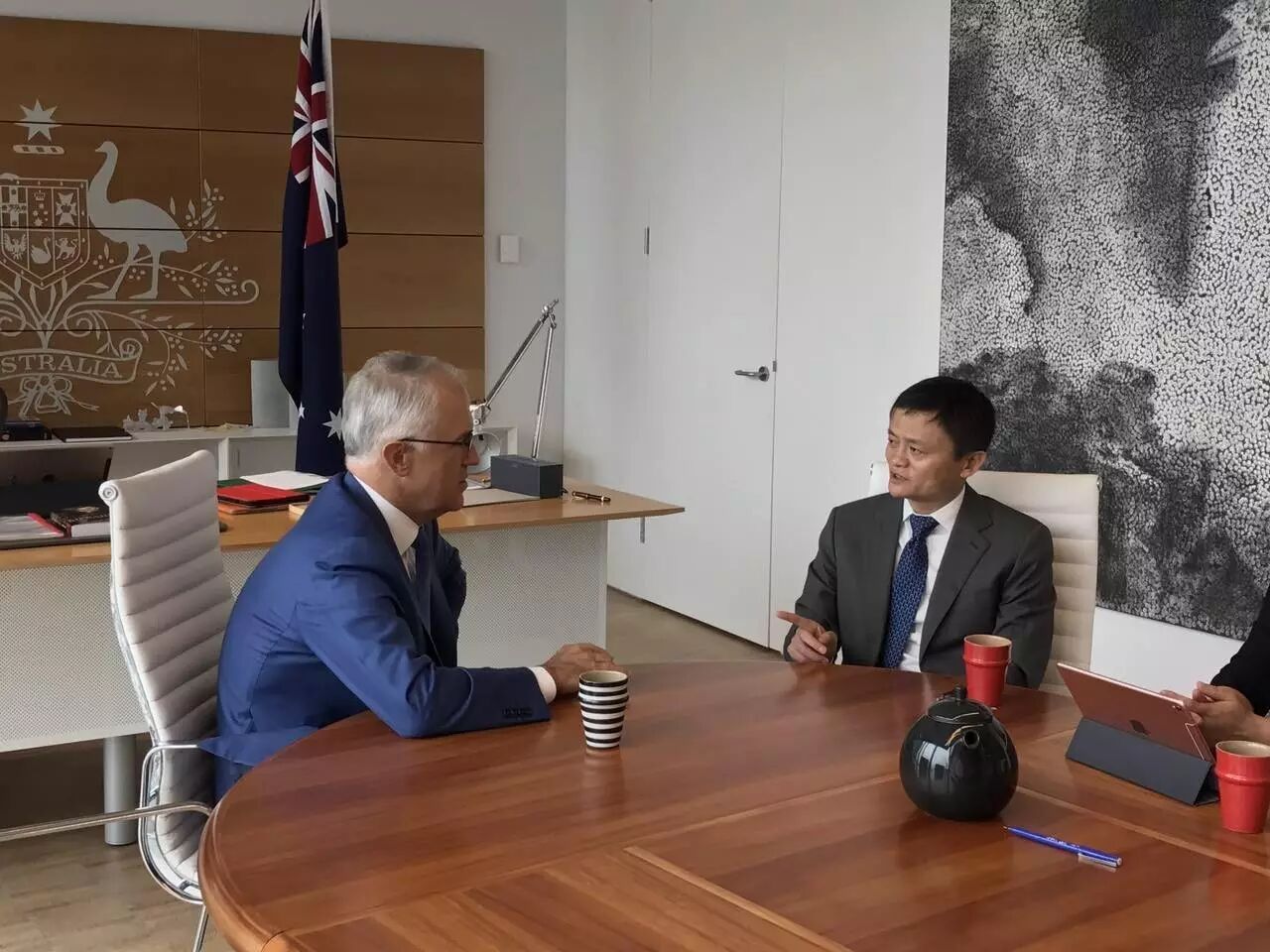 37年前，马云在西湖边的一段际遇，为他打开世界之窗