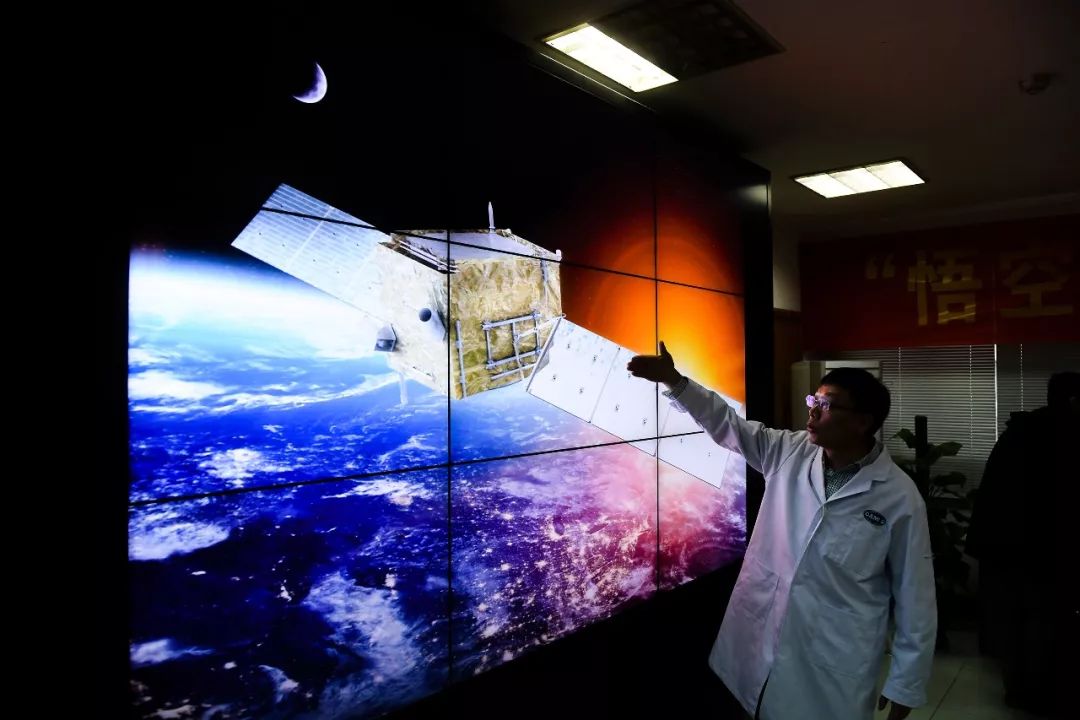 悟空号暗 物质探测卫星