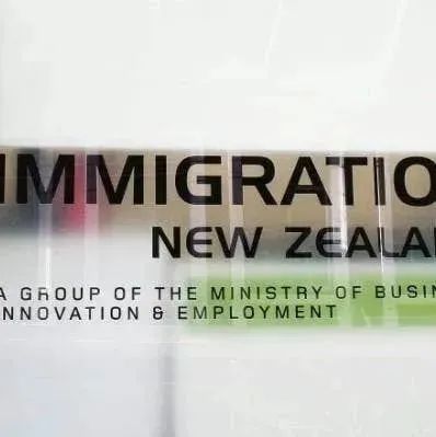 父亲工作时的一个错，新西兰移民4口之家全被遣返了……