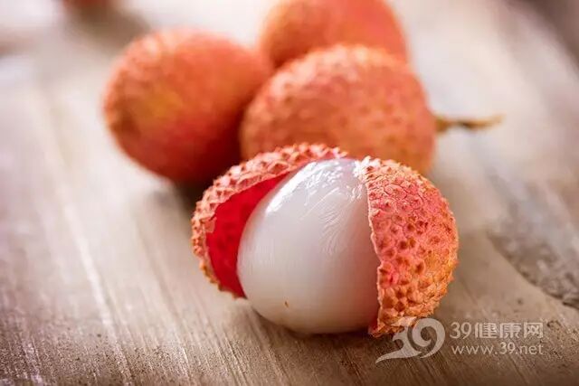 西瓜是健康食品吃多少都没事？你不知道的水果副作用