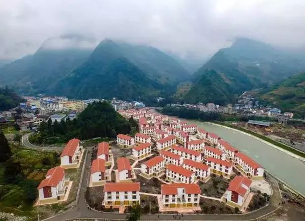 宝兴县灵关镇
