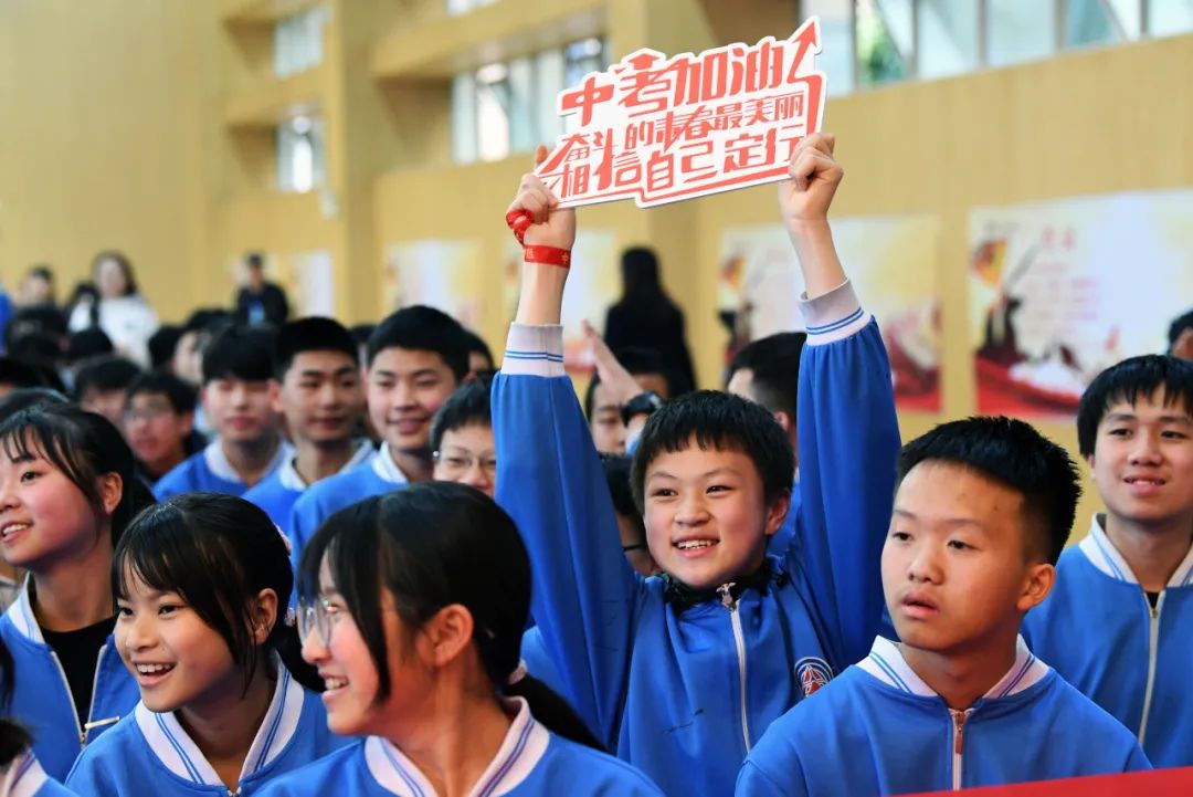 拼搏圆梦六月南明一中学举行中考冲刺誓师大会