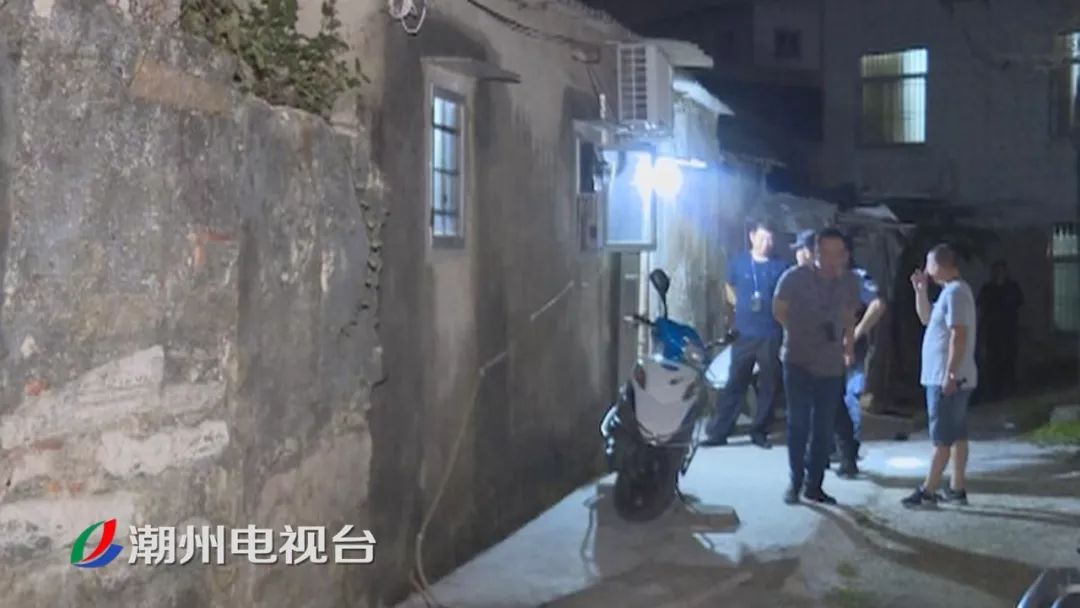 警方多警种作战 饶平一"乌红"赌窝被端 多人被抓