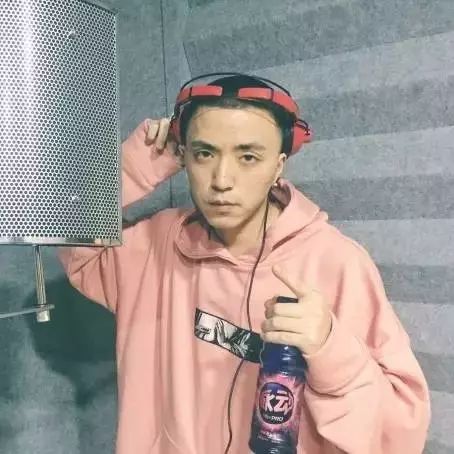 皮几万、盖是双冠军又怎样,so what ?? 我为Jony J疯狂打Call,我的嘻哈男孩是豆芽!!
