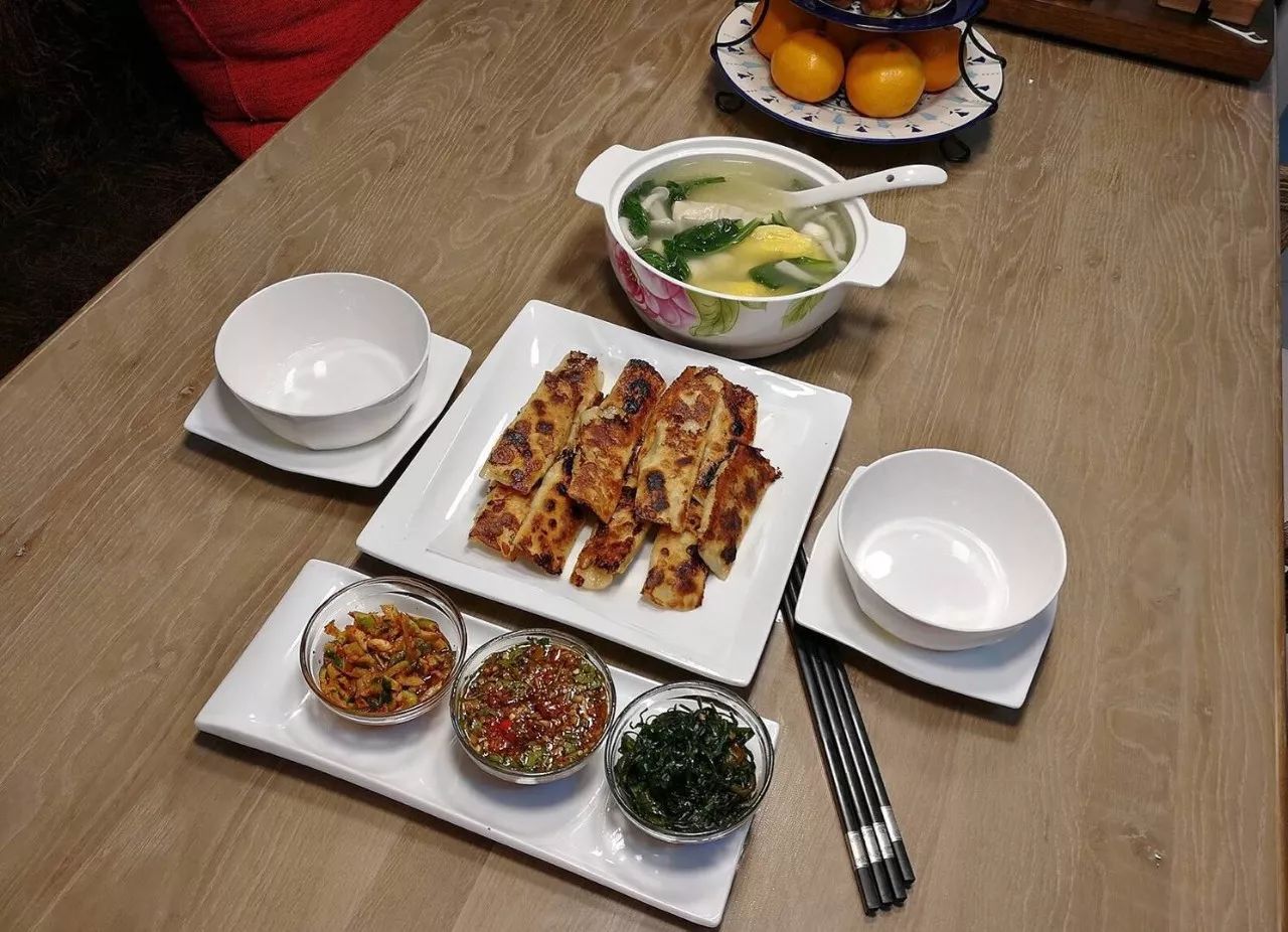 绝色美食搭配火辣身材,这些性感的小厨娘本身
