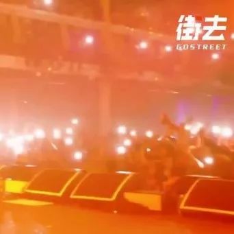 现场 | Travis Scott火爆现场演出