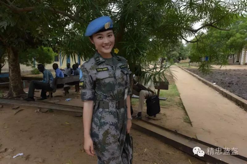 在中国首批维和步兵营,大学生女兵张媛媛曾在冲突中冒险转移过难民