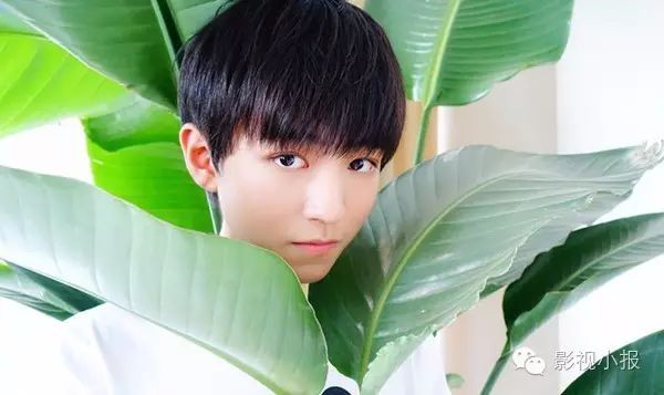 TFBOYS王俊凯照片展示日常 美好的一天从摆拍开始