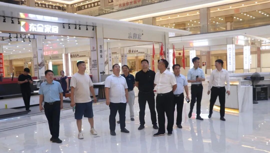 江西南康区家具协会调研组走访家具市场_19