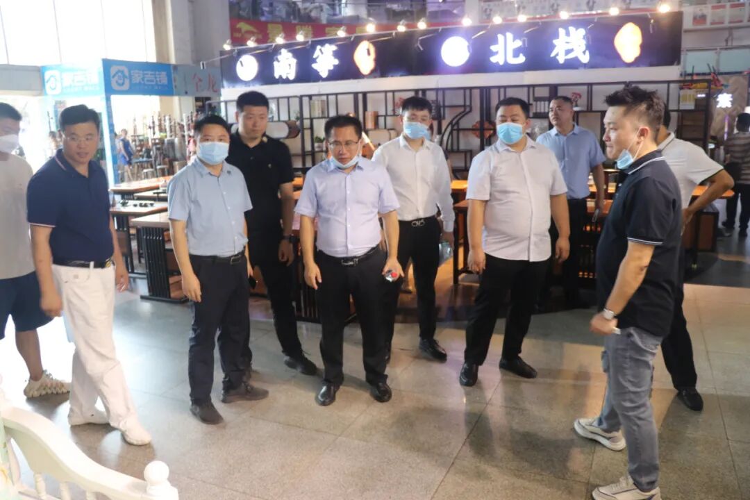 江西南康区家具协会调研组走访家具市场_6