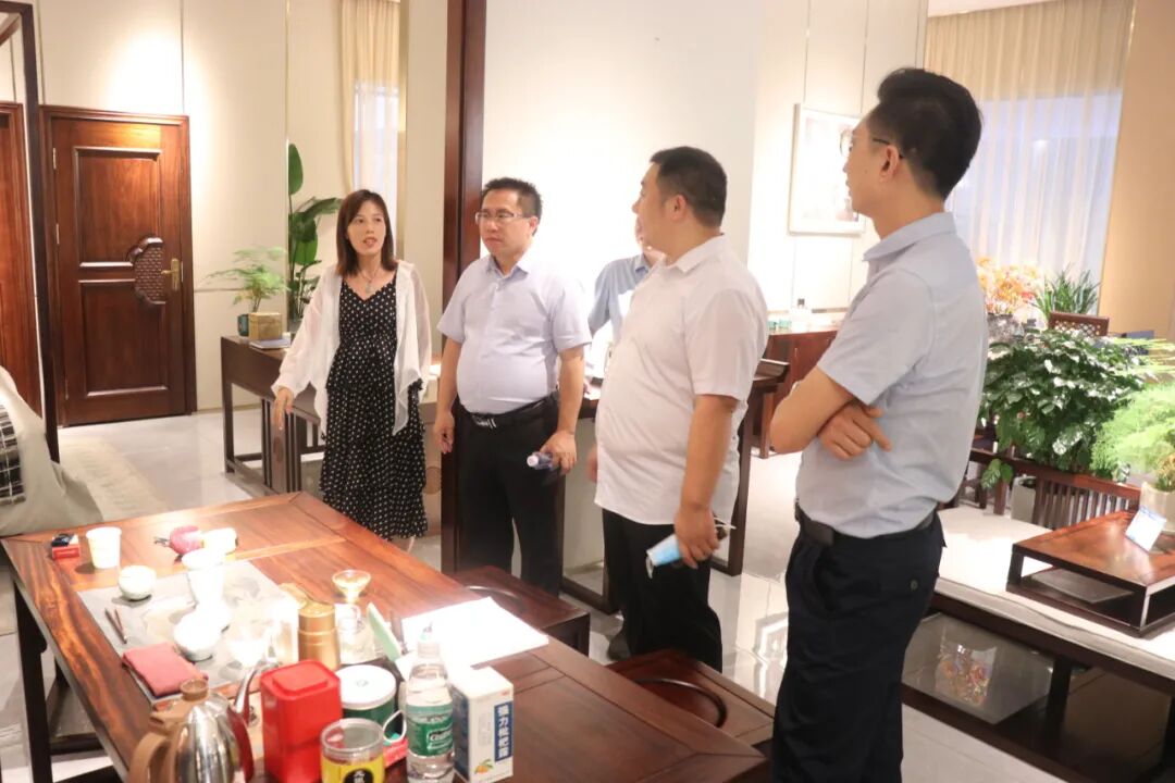 江西南康区家具协会调研组走访家具市场_18
