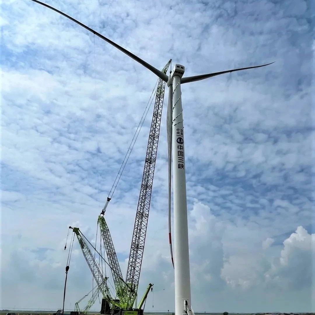 风电技术三峡能源河北康保100兆瓦平价风电示范项目首台风机吊装成功