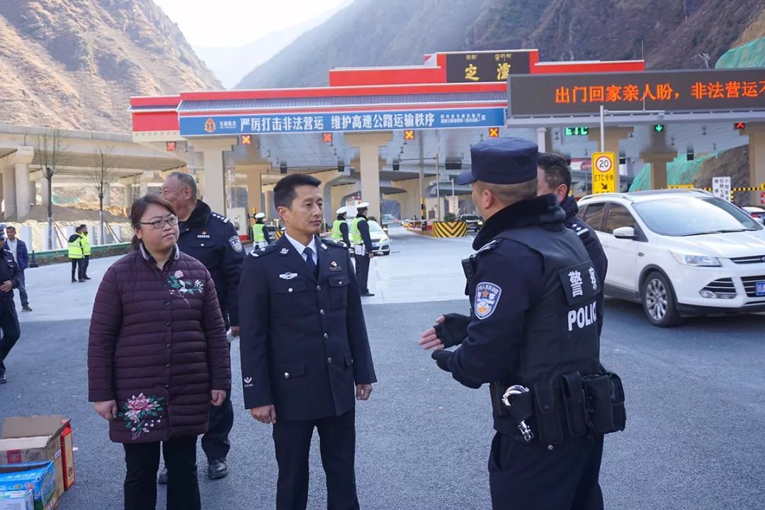 甘孜州政府副州长,州公安局局长高展到康定市公安局,泸定县公安局等地