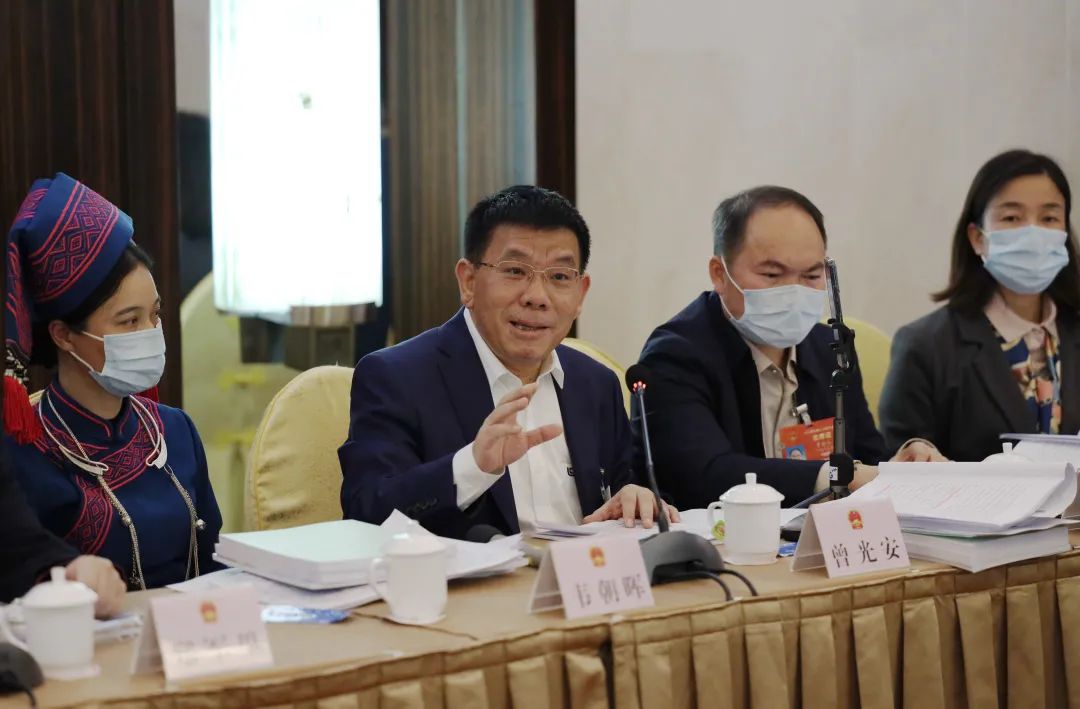 聚焦两会人民日报曾光安代表优化就业环境增加技能人才供给