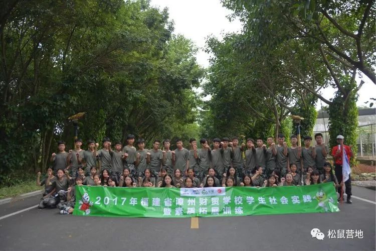 2017感恩有你,2018一路同行 "逆境思已过,顺境念人恩" 版权归东南花都