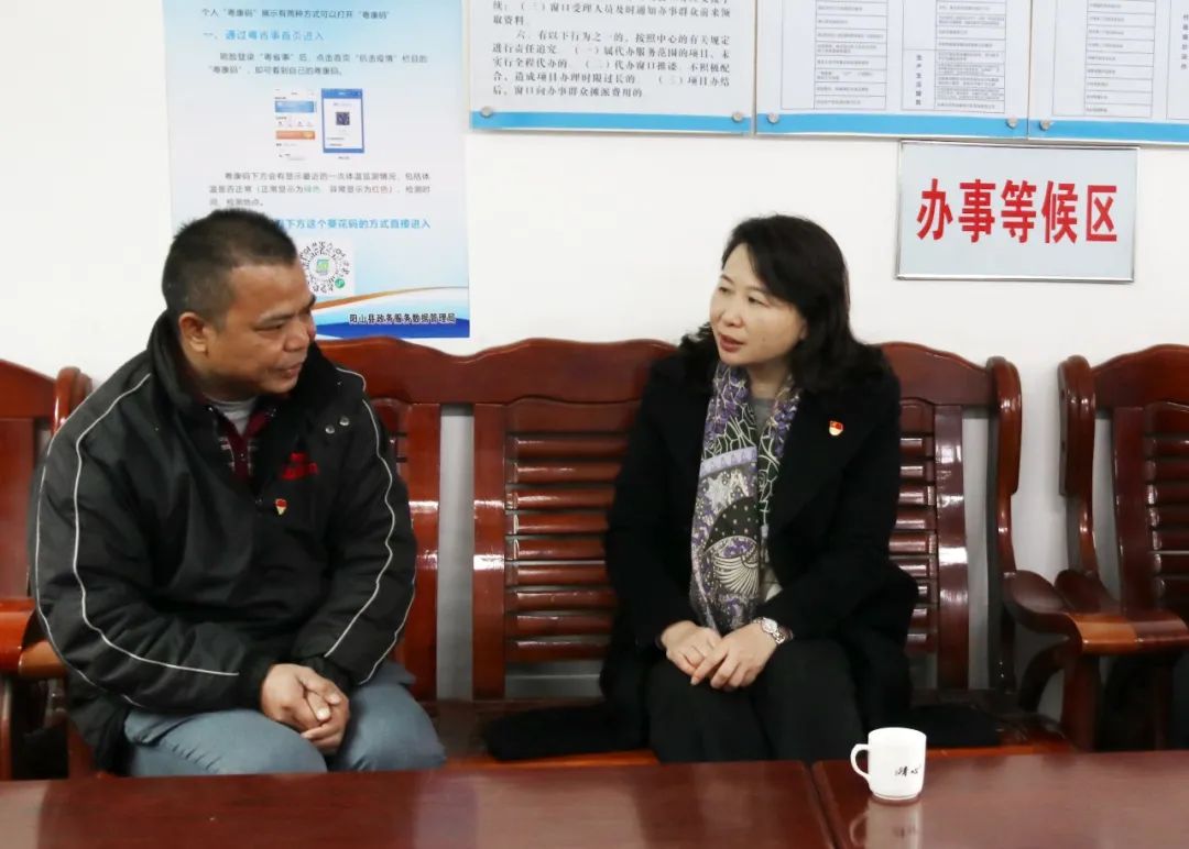 县委书记邓菲选优配强村两委班子强基层党建工作为深入实施乡村振兴