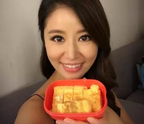 林心如怀孕胃口大开 晒美食一餐吃七盒