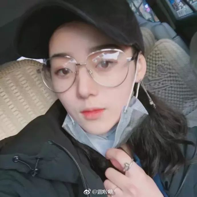 杨柳细腰大长腿,剃头帅气霸气十足,这两个抖音小姐姐美的让你怀疑人生