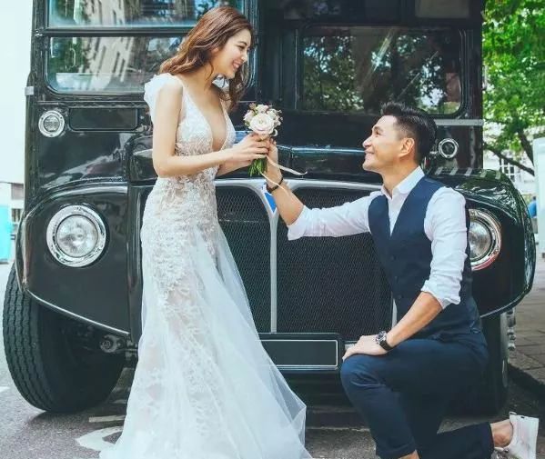 41岁TVB视帝陈展鹏宣布婚讯,将娶小13岁港姐,求了2次婚才成功