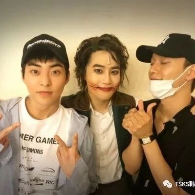 EXO SUHO音乐剧热演中 XIUMIN、CHEN义气应援