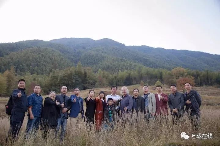 近日,万载这伙人登上黄皮尖后,发生了这样一幕!